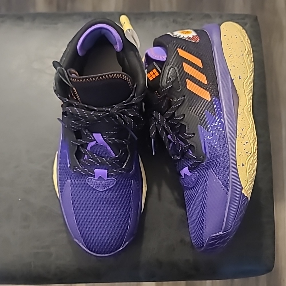 Adidas Dame 8